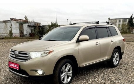 Toyota Highlander III, 2013 год, 1 700 000 рублей, 1 фотография