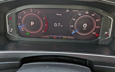 Volkswagen Tiguan II, 2019 год, 2 300 000 рублей, 16 фотография