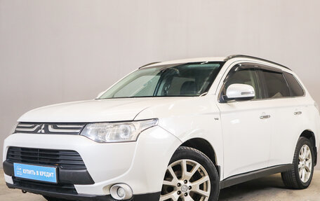 Mitsubishi Outlander III рестайлинг 3, 2013 год, 1 929 000 рублей, 3 фотография