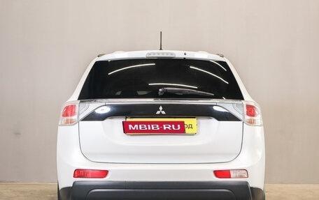 Mitsubishi Outlander III рестайлинг 3, 2013 год, 1 929 000 рублей, 5 фотография