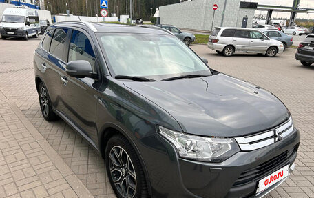 Mitsubishi Outlander III рестайлинг 3, 2014 год, 2 390 000 рублей, 9 фотография