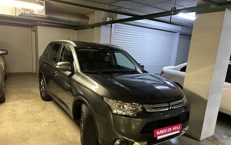Mitsubishi Outlander III рестайлинг 3, 2014 год, 2 390 000 рублей, 5 фотография