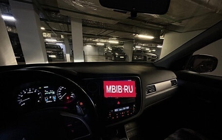 Mitsubishi Outlander III рестайлинг 3, 2014 год, 2 390 000 рублей, 4 фотография