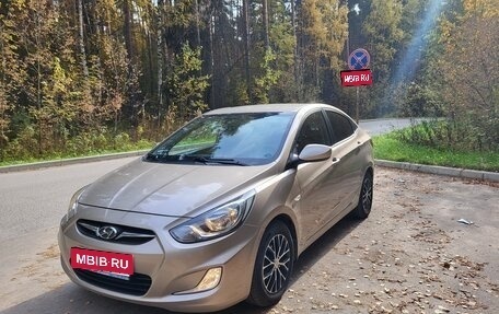 Hyundai Solaris II рестайлинг, 2011 год, 655 000 рублей, 1 фотография