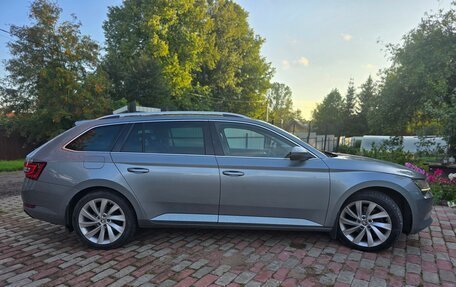 Skoda Superb III рестайлинг, 2017 год, 2 400 000 рублей, 3 фотография