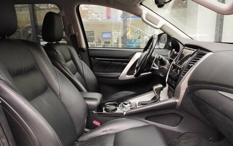 Mitsubishi Pajero Sport III рестайлинг, 2019 год, 2 940 000 рублей, 10 фотография