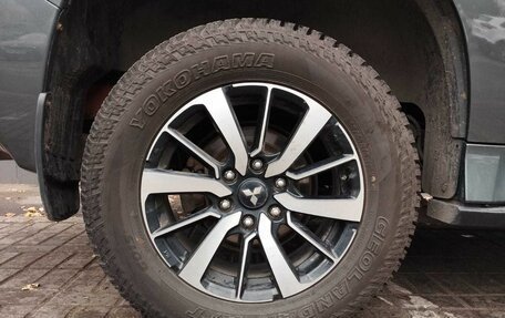 Mitsubishi Pajero Sport III рестайлинг, 2019 год, 2 940 000 рублей, 14 фотография