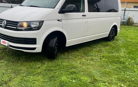 Volkswagen Caravelle T6 рестайлинг, 2018 год, 3 350 000 рублей, 2 фотография