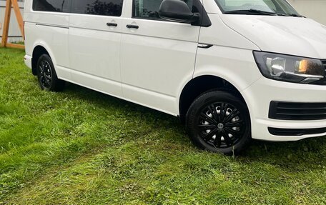 Volkswagen Caravelle T6 рестайлинг, 2018 год, 3 350 000 рублей, 8 фотография