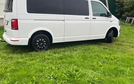 Volkswagen Caravelle T6 рестайлинг, 2018 год, 3 350 000 рублей, 12 фотография
