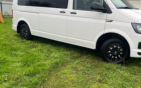 Volkswagen Caravelle T6 рестайлинг, 2018 год, 3 350 000 рублей, 9 фотография