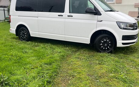 Volkswagen Caravelle T6 рестайлинг, 2018 год, 3 350 000 рублей, 10 фотография
