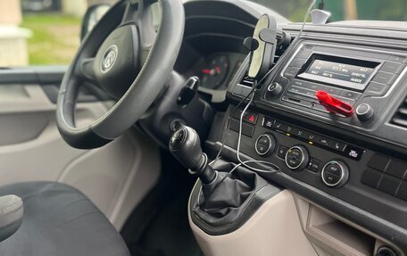 Volkswagen Caravelle T6 рестайлинг, 2018 год, 3 350 000 рублей, 25 фотография