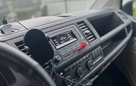 Volkswagen Caravelle T6 рестайлинг, 2018 год, 3 350 000 рублей, 29 фотография