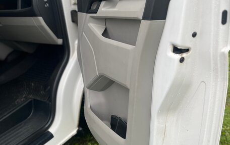 Volkswagen Caravelle T6 рестайлинг, 2018 год, 3 350 000 рублей, 27 фотография