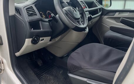 Volkswagen Caravelle T6 рестайлинг, 2018 год, 3 350 000 рублей, 30 фотография