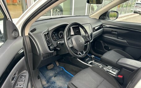 Mitsubishi Outlander III рестайлинг 3, 2018 год, 1 745 000 рублей, 7 фотография
