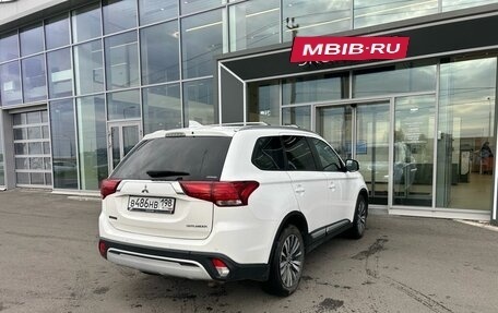 Mitsubishi Outlander III рестайлинг 3, 2018 год, 1 745 000 рублей, 6 фотография