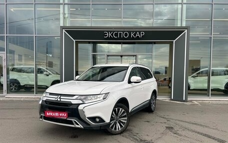 Mitsubishi Outlander III рестайлинг 3, 2018 год, 1 745 000 рублей, 1 фотография