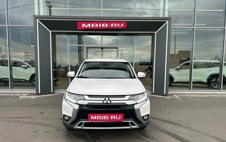 Mitsubishi Outlander III рестайлинг 3, 2018 год, 1 745 000 рублей, 2 фотография