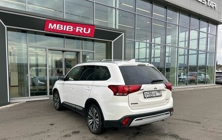 Mitsubishi Outlander III рестайлинг 3, 2018 год, 1 745 000 рублей, 4 фотография