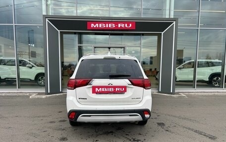 Mitsubishi Outlander III рестайлинг 3, 2018 год, 1 745 000 рублей, 5 фотография