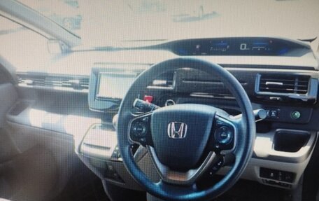 Honda Stepwgn IV, 2018 год, 2 420 000 рублей, 15 фотография