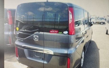 Honda Stepwgn IV, 2018 год, 2 420 000 рублей, 5 фотография