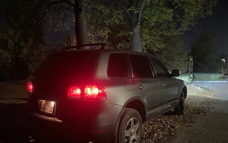 Volkswagen Touareg III, 2004 год, 600 000 рублей, 3 фотография