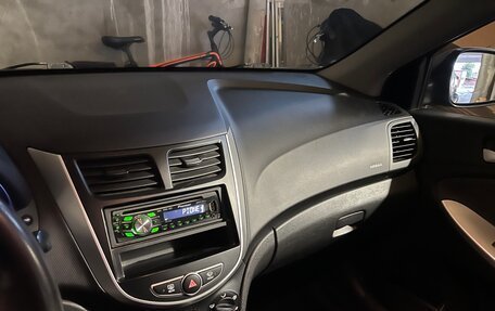 Hyundai Solaris II рестайлинг, 2011 год, 750 000 рублей, 9 фотография