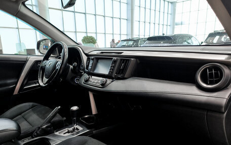Toyota RAV4, 2016 год, 1 850 000 рублей, 13 фотография