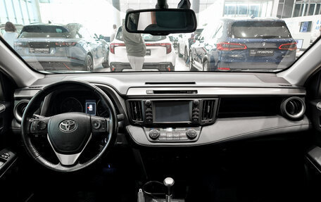 Toyota RAV4, 2016 год, 1 850 000 рублей, 17 фотография