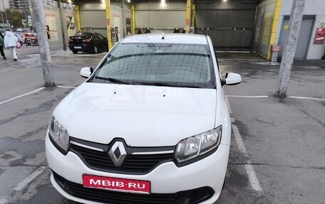 Renault Logan II, 2017 год, 700 000 рублей, 1 фотография