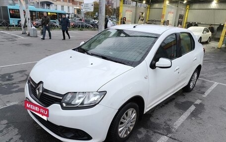 Renault Logan II, 2017 год, 700 000 рублей, 2 фотография