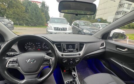 Hyundai Solaris II рестайлинг, 2017 год, 1 100 000 рублей, 3 фотография