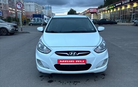 Hyundai Solaris II рестайлинг, 2012 год, 600 000 рублей, 3 фотография