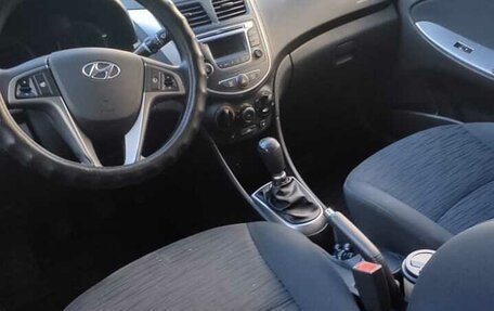 Hyundai Solaris II рестайлинг, 2015 год, 1 100 000 рублей, 5 фотография
