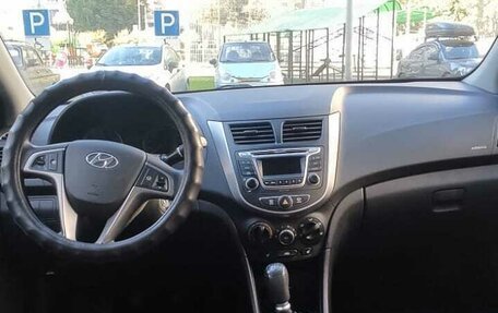 Hyundai Solaris II рестайлинг, 2015 год, 1 100 000 рублей, 6 фотография