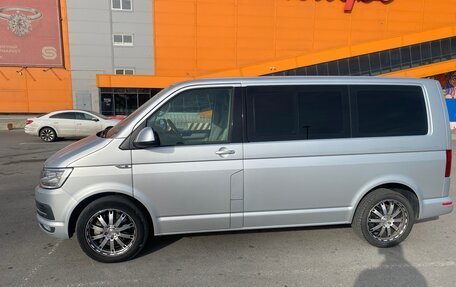 Volkswagen Multivan T6 рестайлинг, 2015 год, 3 100 000 рублей, 3 фотография