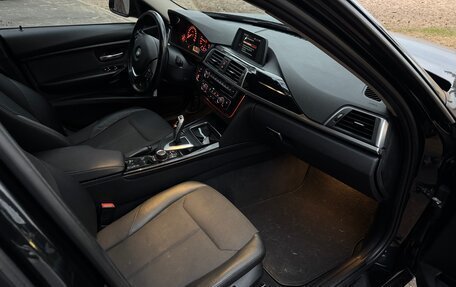 BMW 3 серия, 2018 год, 2 400 000 рублей, 13 фотография