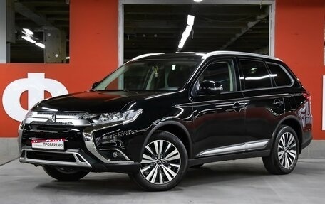 Mitsubishi Outlander III рестайлинг 3, 2020 год, 2 350 000 рублей, 1 фотография