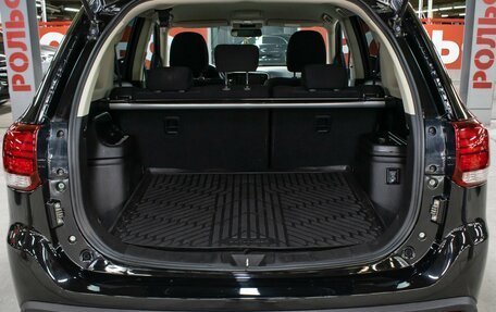 Mitsubishi Outlander III рестайлинг 3, 2020 год, 2 350 000 рублей, 10 фотография