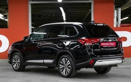 Mitsubishi Outlander III рестайлинг 3, 2020 год, 2 350 000 рублей, 7 фотография