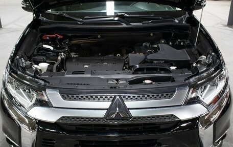 Mitsubishi Outlander III рестайлинг 3, 2020 год, 2 350 000 рублей, 9 фотография