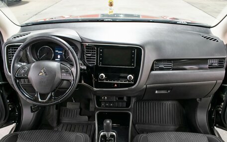 Mitsubishi Outlander III рестайлинг 3, 2020 год, 2 350 000 рублей, 14 фотография