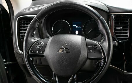 Mitsubishi Outlander III рестайлинг 3, 2020 год, 2 350 000 рублей, 17 фотография