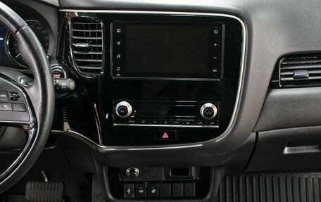 Mitsubishi Outlander III рестайлинг 3, 2020 год, 2 350 000 рублей, 15 фотография