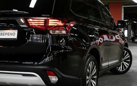 Mitsubishi Outlander III рестайлинг 3, 2020 год, 2 350 000 рублей, 23 фотография