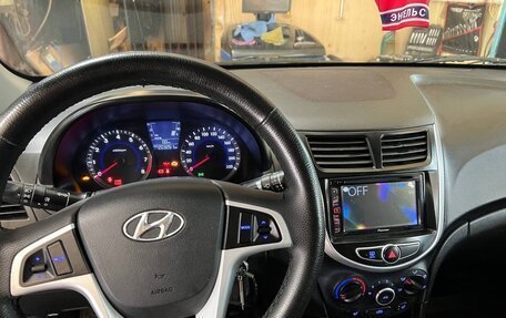 Hyundai Solaris II рестайлинг, 2013 год, 630 000 рублей, 7 фотография
