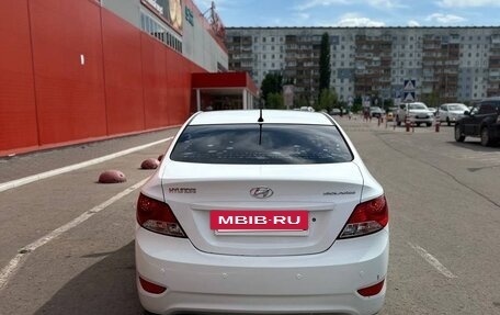 Hyundai Solaris II рестайлинг, 2013 год, 630 000 рублей, 2 фотография